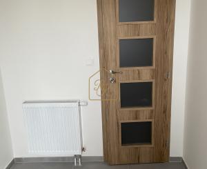 NA PREDAJ – ÚTULNÁ, ATYPICKÁ GARSÓNKA V SRDCI NITRY