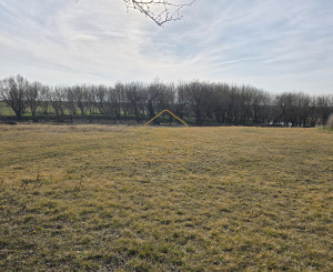 Stavebný pozemok - Pohronský Ruskov - 2233m2