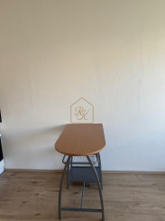 ZNÍŽENÁ CENA - 1-i byt  s balkónom a pivnicou v centre Nitry