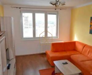 Na predaj 2-i byt s terasou okolo bytu priamo v centre Nitry