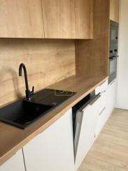 Na  predaj zrekonštr. 3-i byt v centre mesta Nitra,Párovská