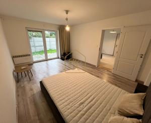 2,5 IZBOVÝ BYT - PREZÁHRADKA • POVALA • TERASA • PARKOVANIE