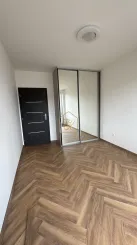 NOVOSTAVBA V SRDCI NITRY 2-IZBOVÝ BYT 55 m² + STRÁŽENÁ GARÁŽ