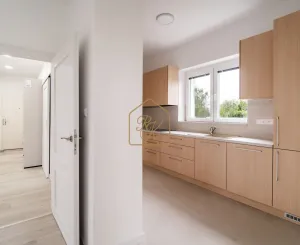 3 izbovy byt,100 m2, veľká pivnica, súkromné parkovanie