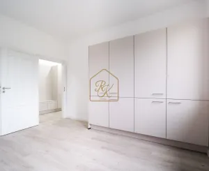 3 izbovy byt,100 m2, veľká pivnica, súkromné parkovanie