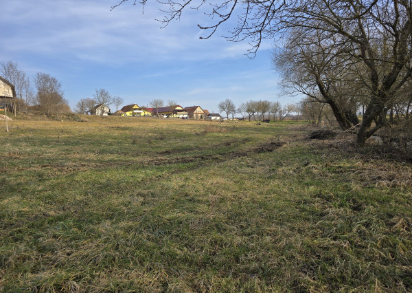 Stavebný pozemok - Pohronský Ruskov - 2233m2