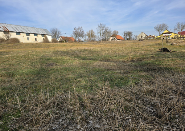 Stavebný pozemok - Pohronský Ruskov - 2733m2