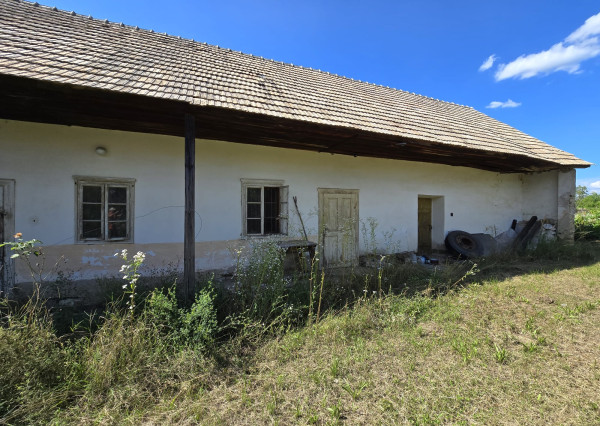 EXKLUZÍVNE - Rodinný dom - Dulovce - pozemok 1951m2
