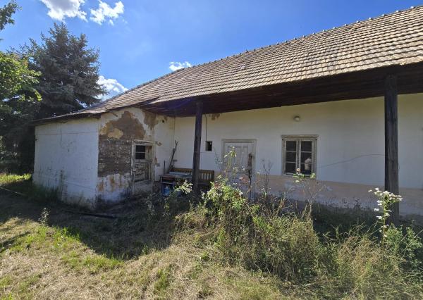 EXKLUZÍVNE - Rodinný dom - Dulovce - pozemok 1951m2