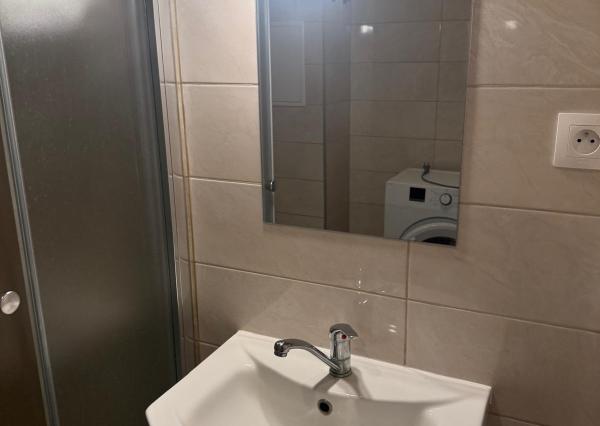 ZNÍŽENÁ CENA - 1-i byt  s balkónom a pivnicou v centre Nitry