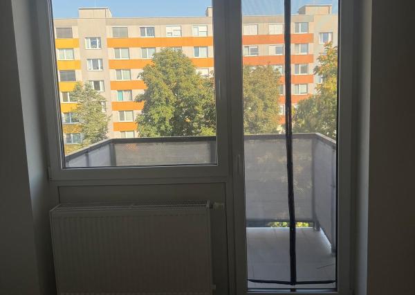 ZNÍŽENÁ CENA - 1-i byt  s balkónom a pivnicou v centre Nitry