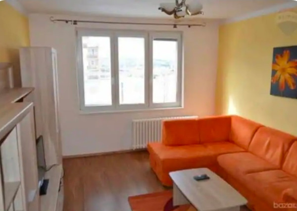 Na predaj 2-i byt s terasou okolo bytu priamo v centre Nitry