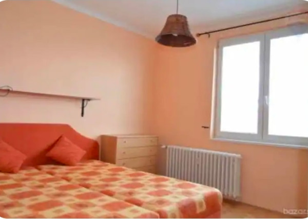 Na predaj 2-i byt s terasou okolo bytu priamo v centre Nitry