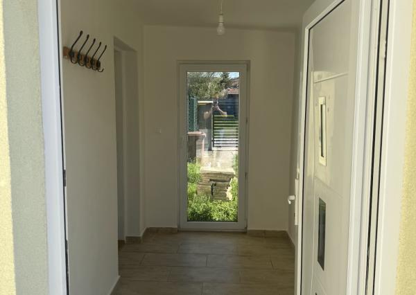 ZNÍŽENÁ CENA 2,5 I BYTU V DOME-TERASA,ZÁHRADA,PARKOVANIE