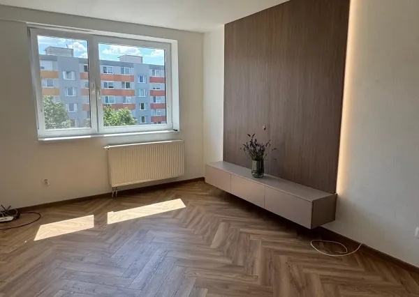 NOVOSTAVBA V SRDCI NITRY 2-IZBOVÝ BYT 55 m² + STRÁŽENÁ GARÁŽ