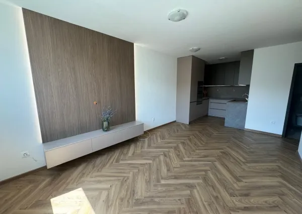NOVOSTAVBA V SRDCI NITRY 2-IZBOVÝ BYT 55 m² + STRÁŽENÁ GARÁŽ