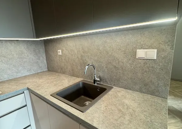 NOVOSTAVBA V SRDCI NITRY 2-IZBOVÝ BYT 55 m² + STRÁŽENÁ GARÁŽ