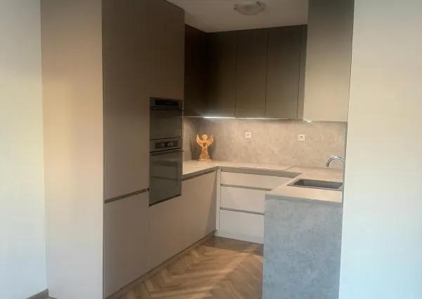 NOVOSTAVBA V SRDCI NITRY 2-IZBOVÝ BYT 55 m² + STRÁŽENÁ GARÁŽ