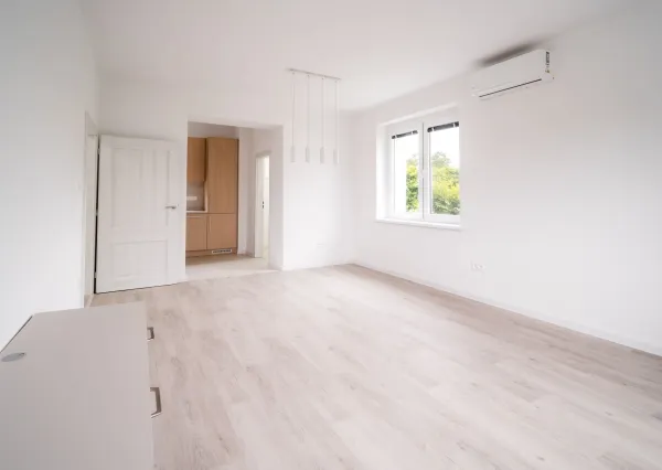 3 izbovy byt,100 m2, veľká pivnica, súkromné parkovanie