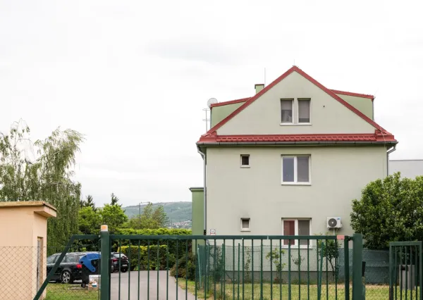 3 izbovy byt,100 m2, veľká pivnica, súkromné parkovanie