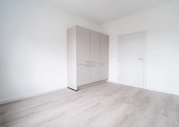 3 izbovy byt,100 m2, veľká pivnica, súkromné parkovanie
