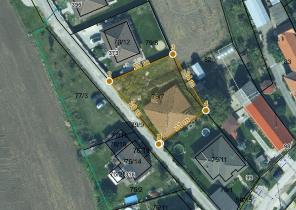 Hrubá stavba 5izbového rodinného domu + pozemok 606m2