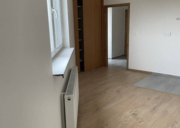 ZNÍŽENÁ CENA - garsónka v centre Nitry s balkónom a pivnicou