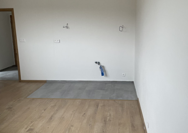 NA PREDAJ – ÚTULNÁ, ATYPICKÁ GARSÓNKA V SRDCI NITRY