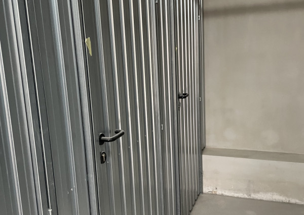 NA PREDAJ – ÚTULNÁ, ATYPICKÁ GARSÓNKA V SRDCI NITRY