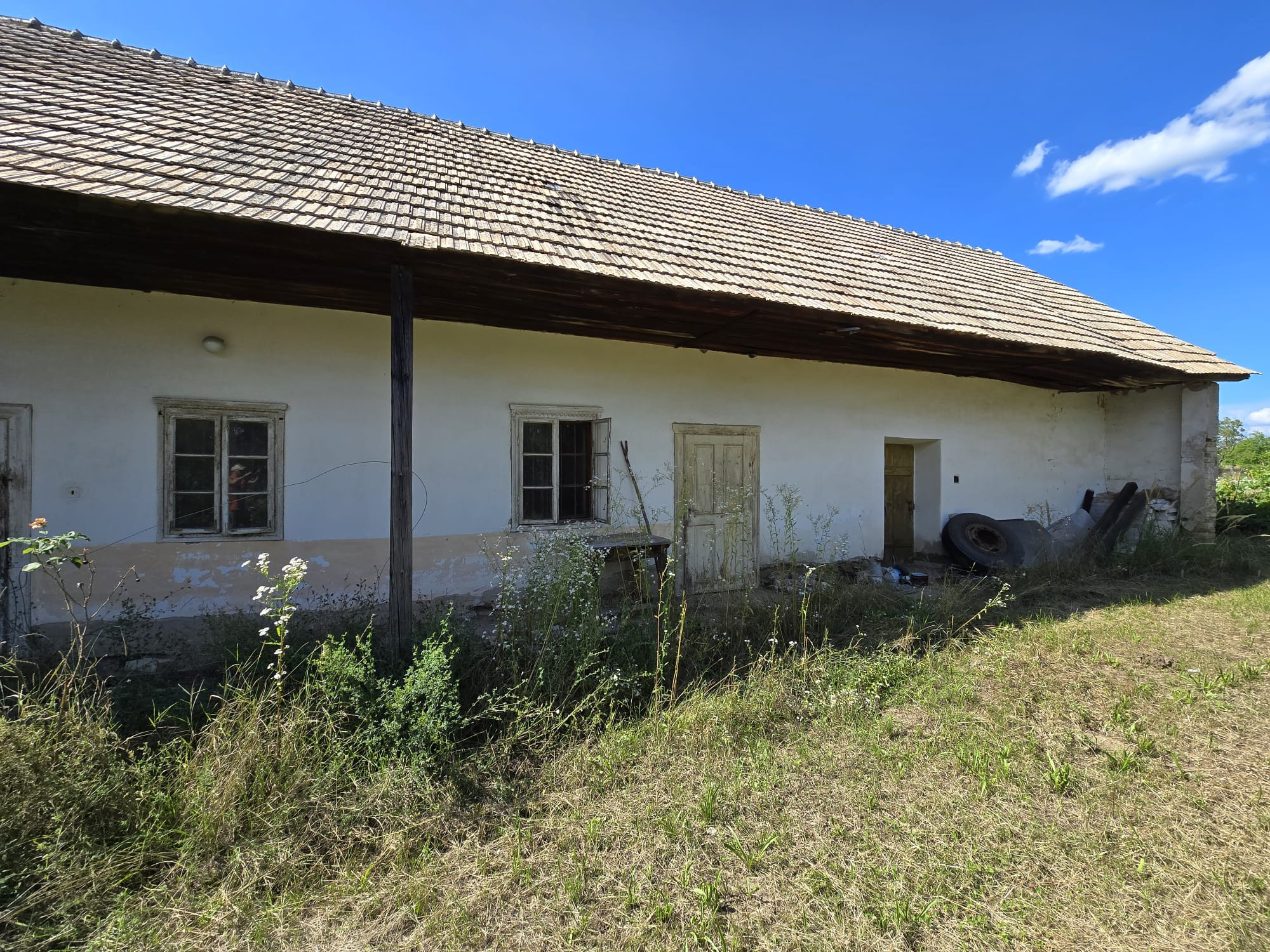 EXKLUZÍVNE - Rodinný dom - Dulovce - pozemok 1951m2