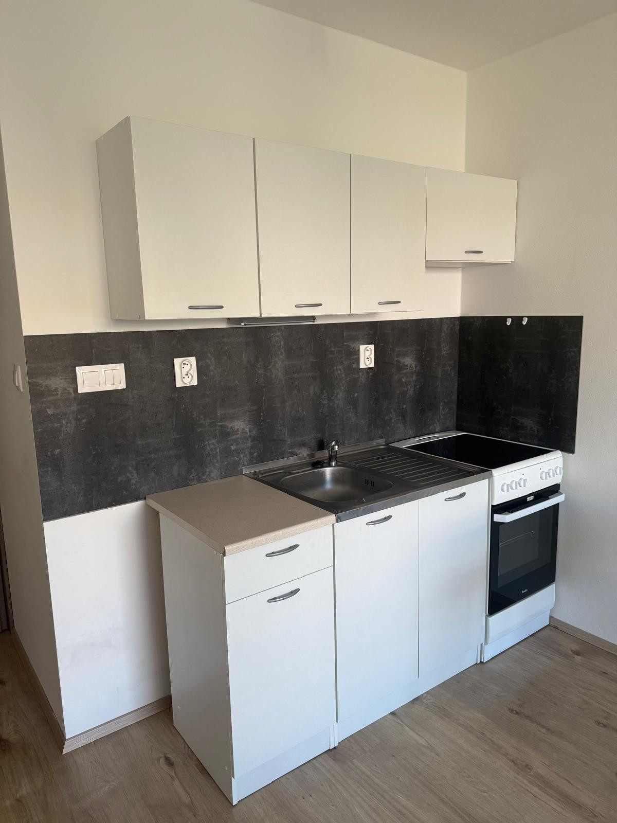 ZNÍŽENÁ CENA - 1-i byt  s balkónom a pivnicou v centre Nitry