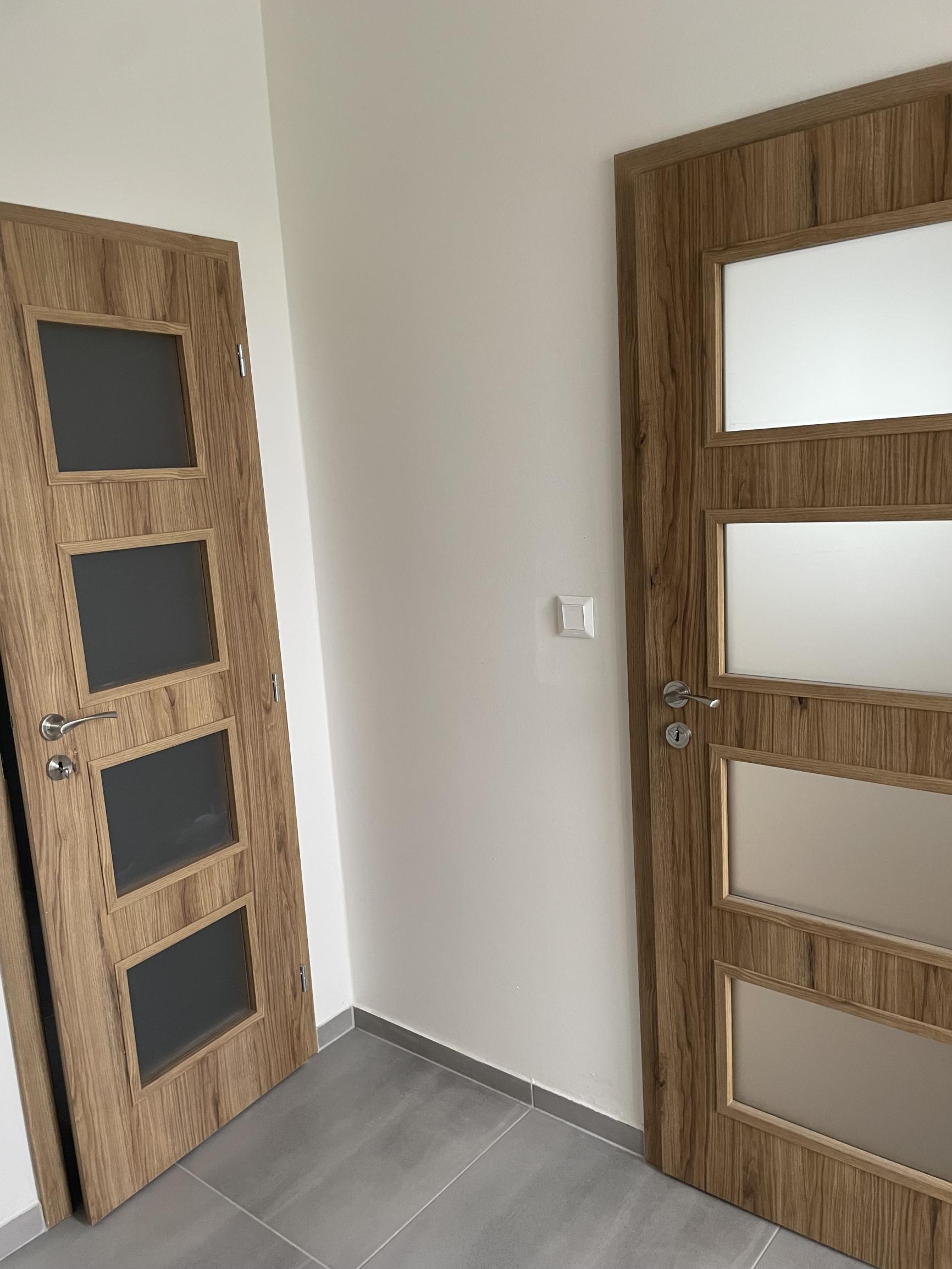 NA PREDAJ – ÚTULNÁ, ATYPICKÁ GARSÓNKA V SRDCI NITRY