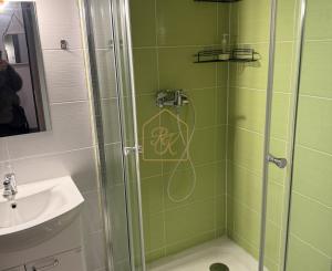 NA PRENÁJOM – VEĽKÁ GARSÓNKA S BALKÓNOM V CENTRE Nitry