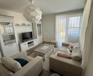 Prenájom 3ibyt s klimatiziáciou,veľkým balkónom a parkovaním