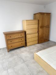 Prenájom bytu, 84 m2 so samostatným vchodom a parkovaním