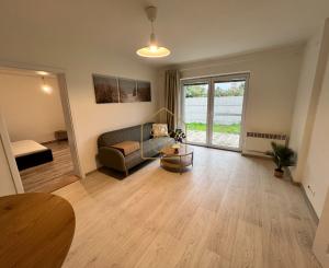 ZNÍŽENÁ CENA 2,5 I BYTU V DOME-TERASA,ZÁHRADA,PARKOVANIE