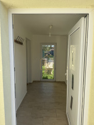 ZNÍŽENÁ CENA 2,5 I BYTU V DOME-TERASA,ZÁHRADA,PARKOVANIE