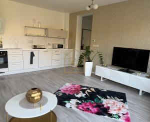 LUXUSNE ZARIADENÝ 2-IZBOVÝ BYT | BALKÓN | VLASTNÉ PARKOVANIE