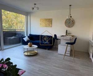 LUXUSNE ZARIADENÝ 2-IZBOVÝ BYT | BALKÓN | VLASTNÉ PARKOVANIE