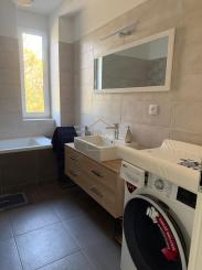 LUXUSNE ZARIADENÝ 2-IZBOVÝ BYT | BALKÓN | VLASTNÉ PARKOVANIE