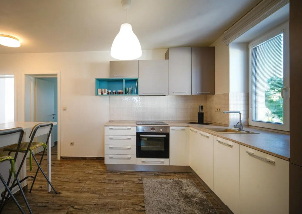 Prenájom 3ibyt s klimatiziáciou,veľkým balkónom a parkovaním