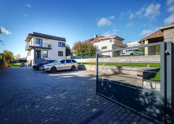 Prenájom 3ibyt s klimatiziáciou,veľkým balkónom a parkovaním