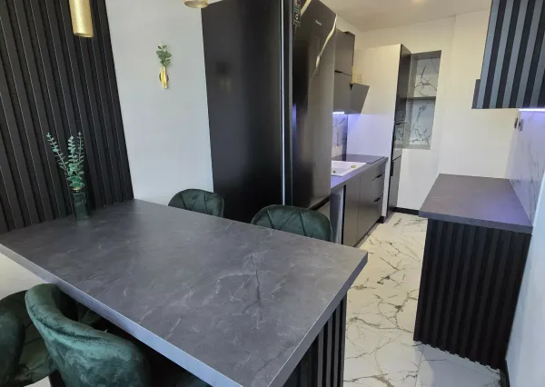 KVALITNE ZREKONŠTRUOVANÝ 3-I BYT - KLÍMA, LOGGIA A PIVNICA