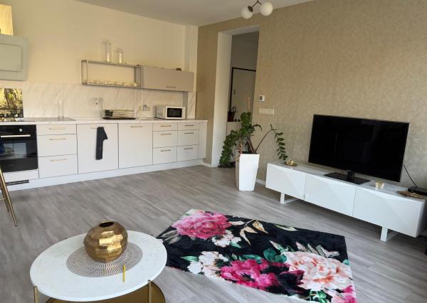 LUXUSNE ZARIADENÝ 2-IZBOVÝ BYT | BALKÓN | VLASTNÉ PARKOVANIE