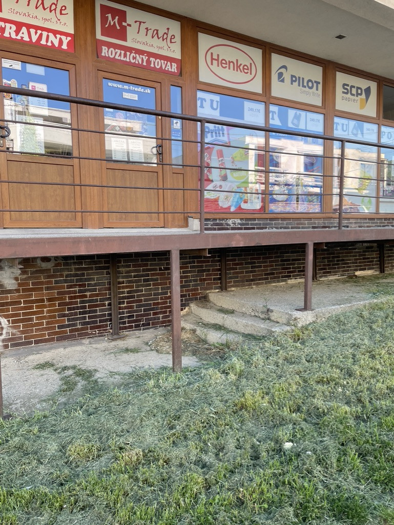 Ponúkame na predaj "Polyfunkčný objekt na Zobore"