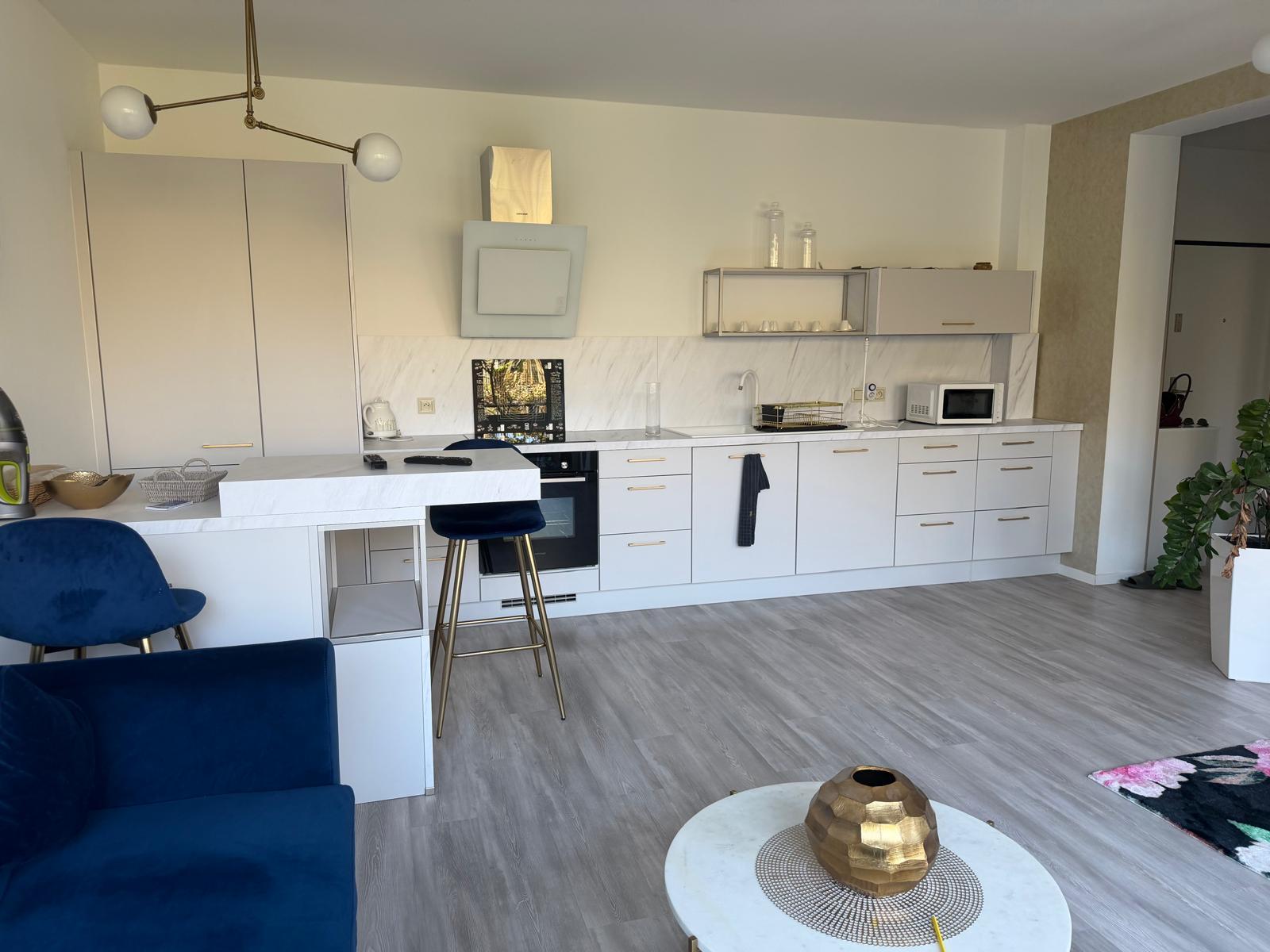 LUXUSNE ZARIADENÝ 2-IZBOVÝ BYT | BALKÓN | VLASTNÉ PARKOVANIE