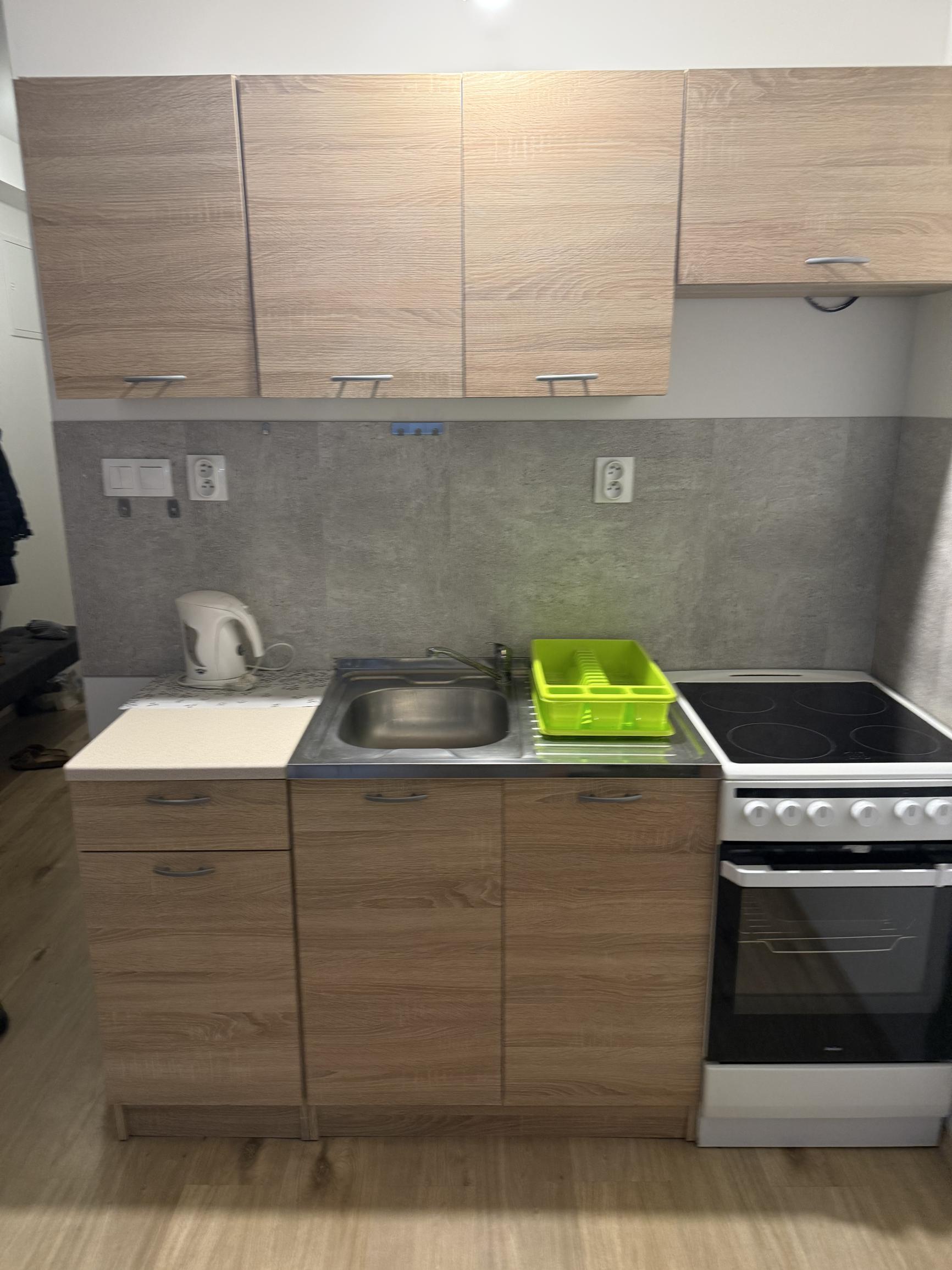 NA PRENÁJOM – VEĽKÁ GARSÓNKA S BALKÓNOM V CENTRE Nitry